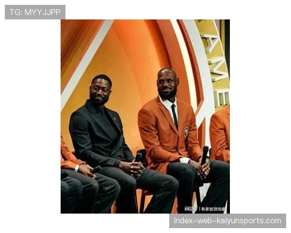 詹姆斯宣布加盟热火携手韦德波什三巨头开启NBA王朝新篇章